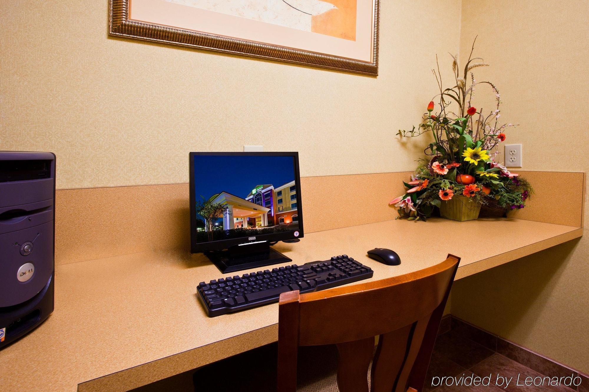 Holiday Inn Express Hotel & Suites Tampa-Fairgrounds-Casino By Ihg Mango Faciliteter billede