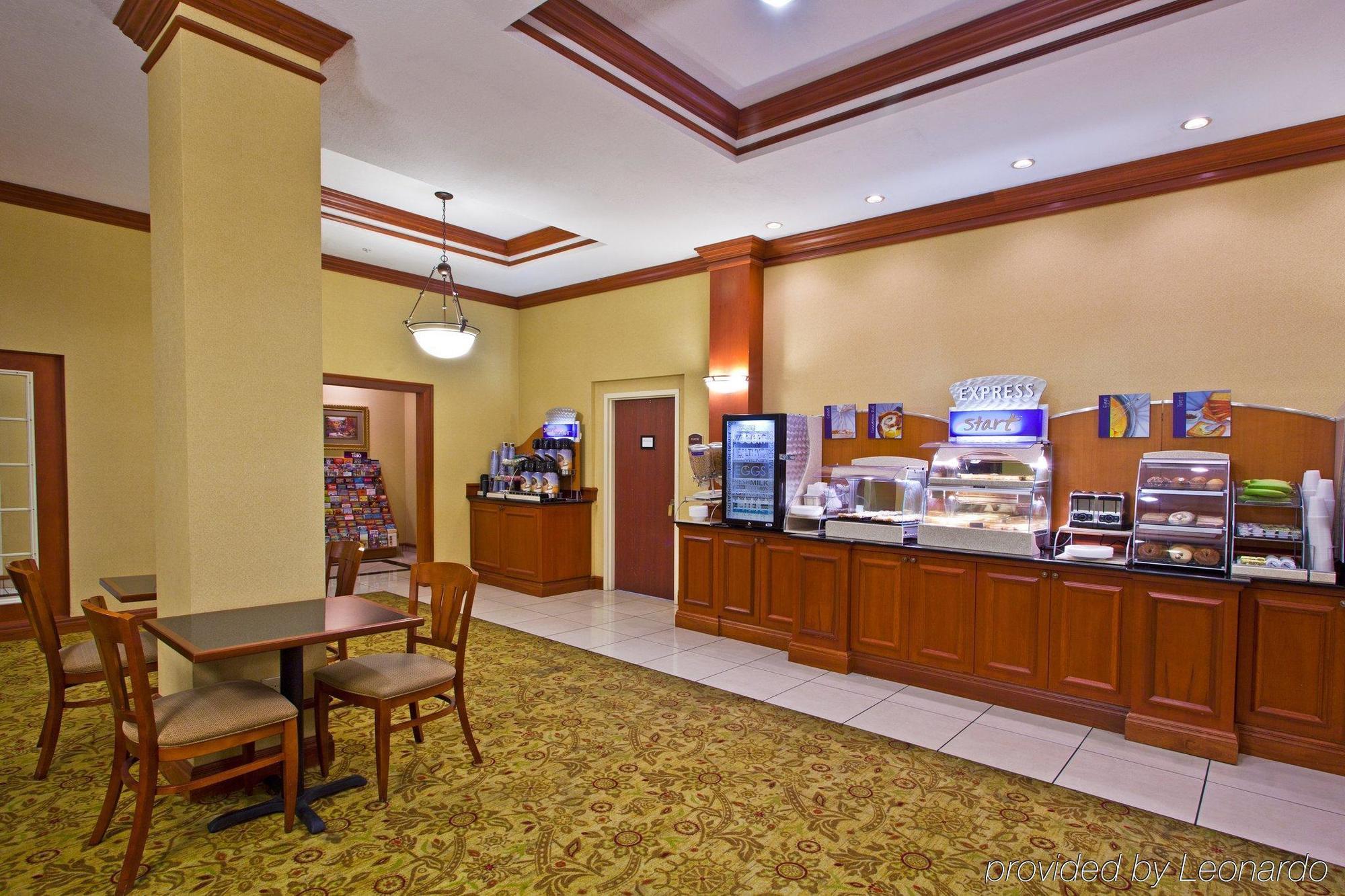 Holiday Inn Express Hotel & Suites Tampa-Fairgrounds-Casino By Ihg Mango Restaurant billede